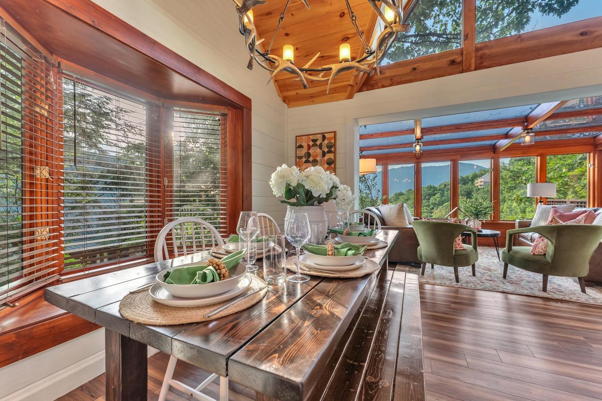 Family Chalet With Sauna, Hottub, Heavenly Views! Mins To Downtown! Gatlinburg Εξωτερικό φωτογραφία